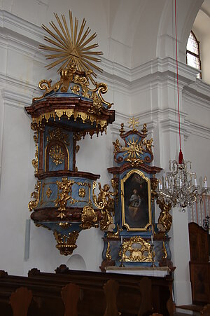 Inzersdorf ob der Traisen, Pfarrkirche hl. Petrus, barocke Kanzel mit Wappen Kleinmariazell