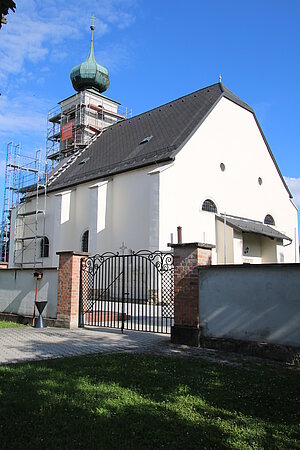 Eckartsau, Pfarrkirche hl. Leonhard, mittelalterlicher Bau, barockisiert