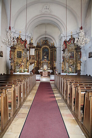 Blindenmarkt, Pfarrkirche hl. Anna, Blick Richtung Hochaltar