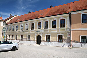Furth, Volksschule, Teil des Meierhofes
