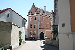 Retz, ehem. Dominikanerkloster, nach Brand von 1599 umfangreiche Neubauten