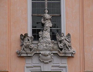 Mauerbach, ehem. Klosterkirche Allerheiligen, Bau ab etwa 1616, Weihe 1638, Fassadenskulptur