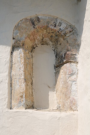 Purk, Pfarrkirche hl. Martin, Reste eines romanischen Fensters