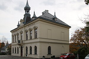 Tullnerbach, Gemeindeamt Tullnerbach, 1895-1897 von Johann Goldfinger im Stil der Renaissance gegenüber dem Bahnhof errichtet