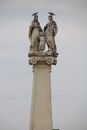 St. Leonhard am Forst, sog. Familiensäule auf dem Hauptplatz, erste Hälfte 18. Jahrhundert