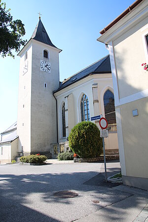 Martinsberg, Pfarrkirche hl. Martin, romanischer Bau mit gotischem Turm, barockisiert