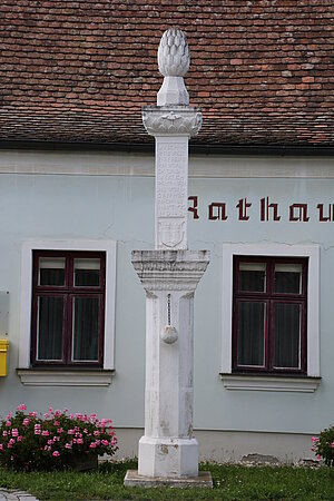 Schrattenthal, Pranger von 1542