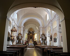 Wullersdorf, Pfarrkirche hl. Georg, Blick in das Kircheninnere