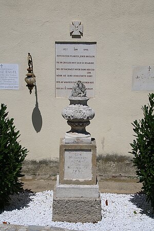 Prinzendorf an der Zaya, Pfarrkirche hl. Markus, Grabmal für den "Erdäpfelpfarrer" Johann Eberhard Jungblut