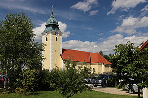 Waldenstein, Pfarrkirche hl. Michael, im Kern romanisch, Langhaus im 15. Jahrhundert zu zweischiffiger Halle umgebaut