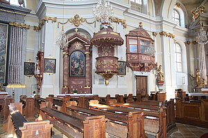 Hoheneich, Pfarr- und Wallfahrtskirche Unbefleckte Empfängnis, Blick in den zentralen Hauptraum und auf die Kanzel