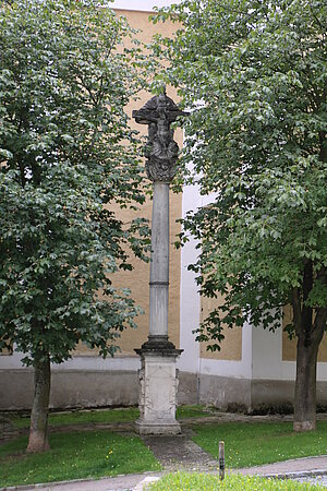 Maissau, Dreifaltigkeitssäule bei der Pfarrkirche, Ende 17. Jahrhundert