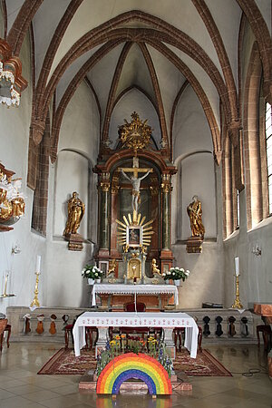 Himberg, Pfarrkirche hl. Georg, Blick in den frühgotischen Chor, zwischen 1243 und 1246 begonnen
