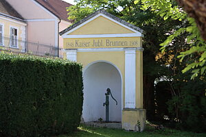 Straning, Kaiser-Jubiläums-Brunnen, 1908