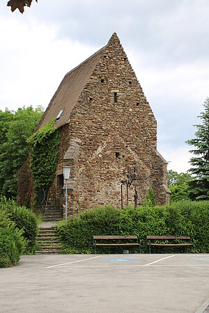Loosdorf, Karner neben der Kirche, 14. Jh.