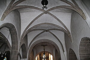 Gmünd, Pfarrkirche hl. Stephan, Blick in die Gewölbe des Langhauses
