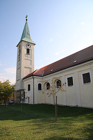 Spannberg, Pfarrkirche h. Martin, im Kern mittelalterlicher Bau, im 18. um- und ausgebaut