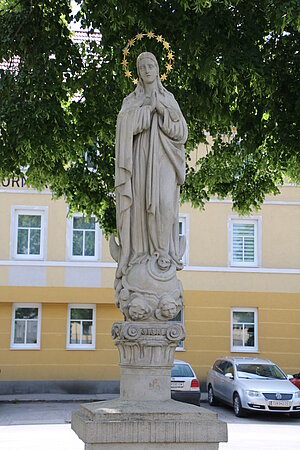 Absdorf, Hauptplatz - Mariensäule, 1856