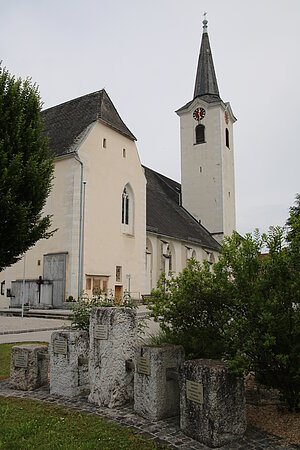 St. Leonhard am Forst, Pfarrkirche hl. Leonhard, im Kern romanische spätgotische Staffelkirche