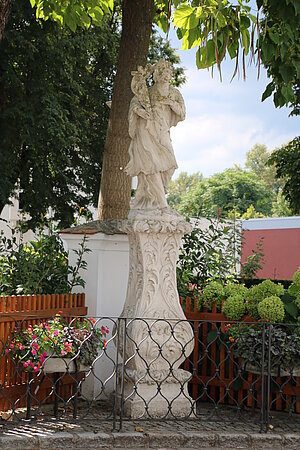 Traismauer, Hl. Johannes Nepomuk, 1. Viertel 18. Jahrhundert auf dem Hauptplatz