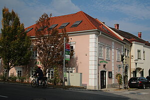 Pfaffstätten, Dr. Josef Dolp-Straße 1, Bürgerhaus, 2. Hälfte 17. Jh., heute Heimatmuseum