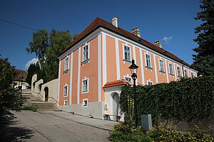 Nappersdorf, Pfarrhof, 1598, 2. Viertel 18. Jh. ausgebaut