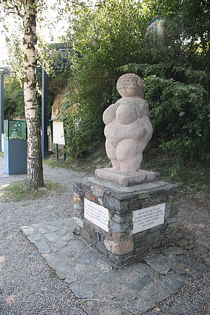 Willendorf, Denkmal für die Venus von Willendorf
