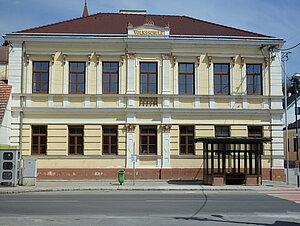 Hausbrunn, Volksschule