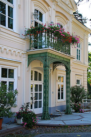 Hinterbrühl, Hauptstraße 29a, ehem. Villa Regenhart, jetzt Gemeindeamt, Mitte 19. Jh.