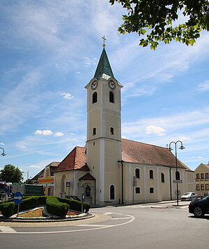 Gramatneusiedl, Pfarrkirche hll. Peter und Paul, 1621 erbaut, mit Um- und Zubauten