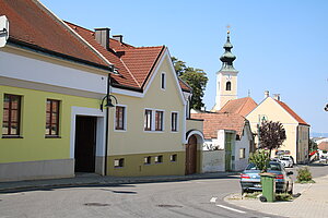 Hof am Leithaberge, Blick über die Hauptstraße