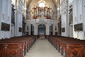 Waidhofen an der Thaya, Pfarrkirche Mariae Himmelfahrt, Blick Richtung Orgelempore