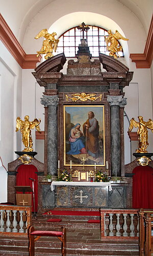 Josefsberg, Pfarrkirche hl. Josef, Saalkirche, 1644 errichtet, unter Maria Theresia erweitert, frühbarocker Hochaltar, um 1760 erweitert