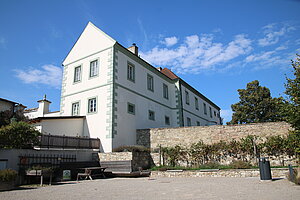 Leobendorf, Pfarrhof, im Kern mittelalterlich