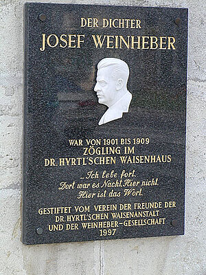Josef Weinheber, Gedenktafel Waisenhaus Mödling