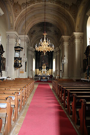 Maissau, Pfarrkirche hl. Veit, Blick in den spätbarocken Saalbau von 1767