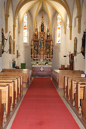 Ruprechtshofen, Pfarrkirche hl. Nikolaus, Blick in den Chor mit neugotischem Altar