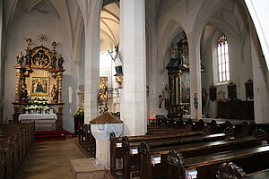 Blick in das Seitenschiff mit Gnadenbildaltar