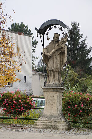 Wolkersdorf, Hl. Johannes Nepomuk an der Brünnerstraße, bei der Brücke über den Rußbach, 2. Viertel 18. Jh.