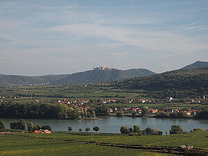 Die Wachau mit Stift Göttweig im Hintergrund