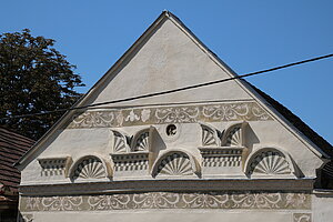 Mannersdorf, Hauptstraße 53, Sgraffitohaus, im Baukern 16. Jh.