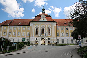 Stift Seitenstetten, Haupt- und Eingangsfront mit Eingangspavillon