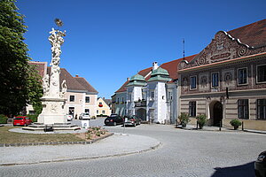 Drosendorf, Hauptplatz mit Rathaus und Dreifaltigkeitssäule