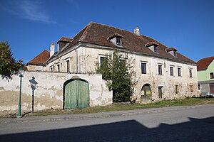 Neupölla, Nr. 1, Sog, Herrenhaus - barocker Gutshof, 1. Hälfte 18. Jh.