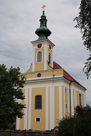 Oed-Öhling, Pfarrkirche Hll. Petrus und Paulus, spätbarocker längsoblonger Zentralbau, 1759-61 nach Plänen von Paul Ulrich Trientl errichtet