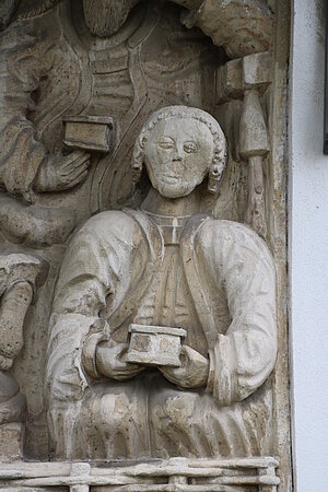 Trautmannsdorf an der Leitha, Pfarrkirche hl. Katharina, Ölbergrelief, 15 Jh., sekundär eingemauert