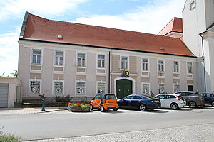 Zistersdorf, Pfarrhof, ehemaliges Franziskanerkloster