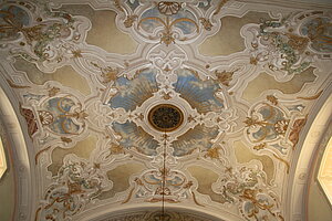 Theresienfeld, Pfarrkirche hl. Kreuz, ab 1767 von Josef Gerl errichtet, dekorative Wandmalerei, 2. Hälfte 18. Jh.