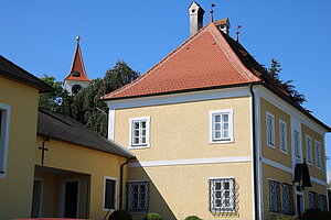 Neidling, Pfarrhof, spätbarocker Bau von 1785