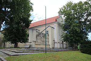Neusiedl an der Zaya, Pfarrkirche hll. Petrus und Paulus, barocker Bau von 1740, Um- und erweiterungsbau 1844
